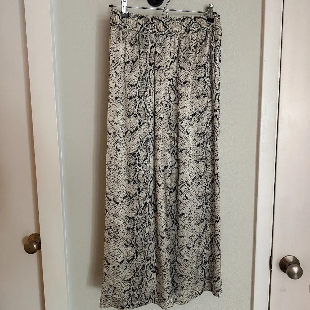 Reformation Silk Snake Skin Cropped Set - Size 8 - Picture 3 of 5